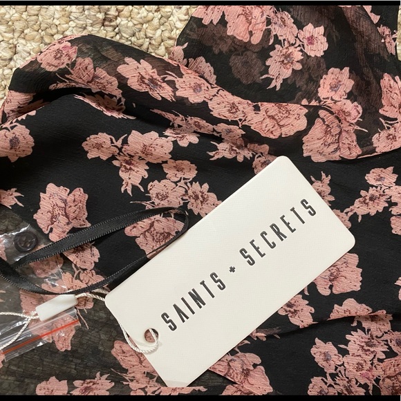 Saints & secrets dress - Picture 7 of 8